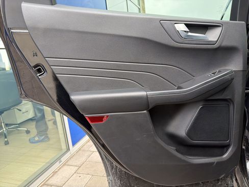 Used 2025 Ford Escape Platinum AWD/4WD image 21
