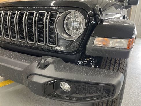 New 2026 Jeep Gladiator Sport image 10