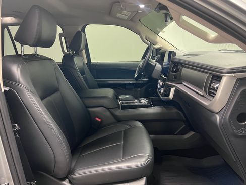 Used 2024 Ford Expedition XLT image 16