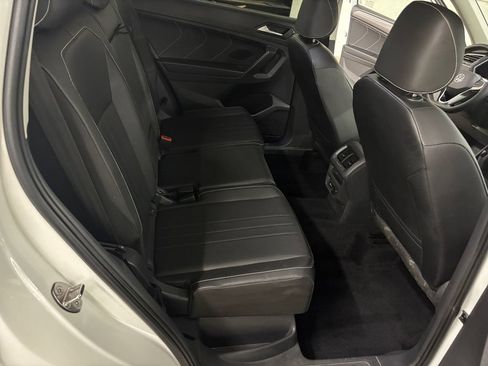 Used 2022 Volkswagen Tiguan SE AWD/4WD image 17