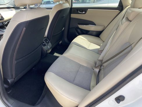 Used 2018 Honda Clarity Plug-In Hybrid image 12