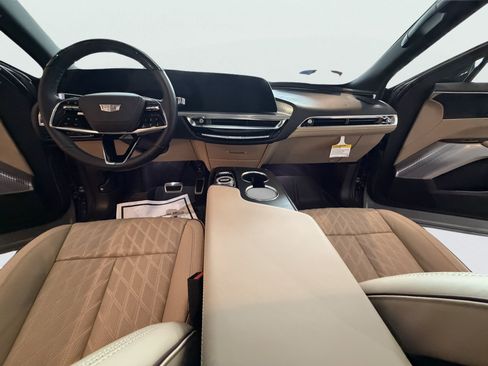 Used 2026 Cadillac Lyriq Signature Luxury w/ Nappa Leather Package AWD/4WD image 9