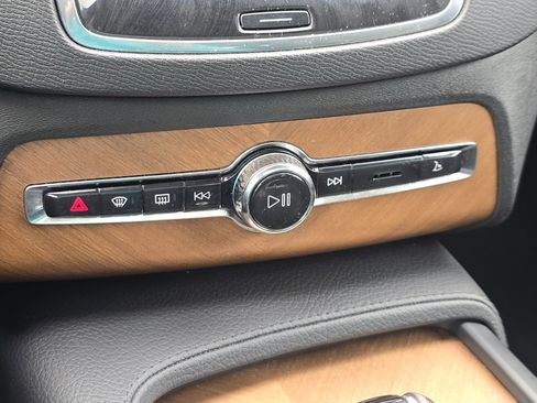 Used 2021 Volvo XC90 T6 Momentum image 22