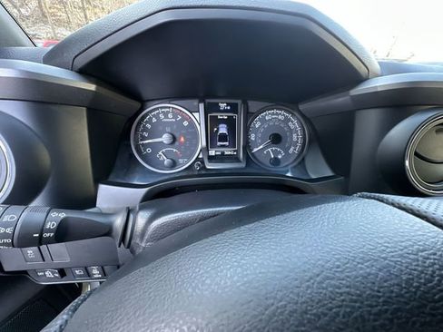 Used 2023 Toyota Tacoma TRD Off-Road AWD/4WD image 12