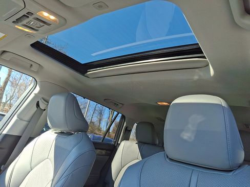 Used 2023 Toyota Highlander Limited image 13