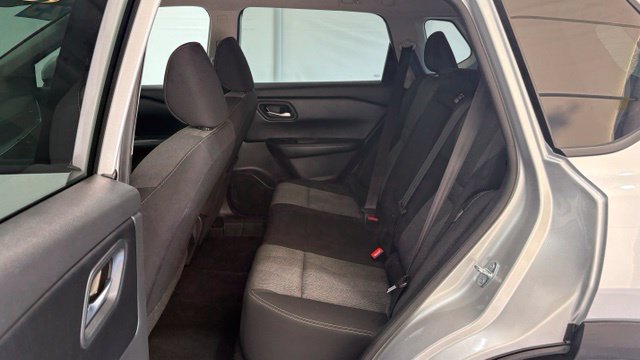 Used 2025 Nissan Rogue SV AWD/4WD image 19