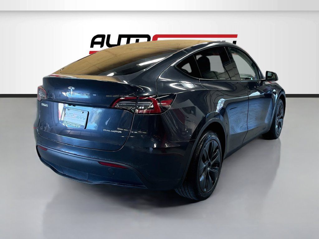 Used 2024 Tesla Model Y Long Range AWD/4WD image 7