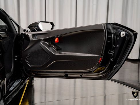 Used 2024 Lamborghini Huracan STO image 44