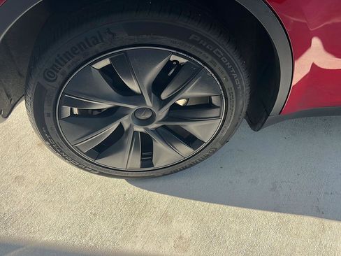 Used 2024 Tesla Model Y Long Range image 35