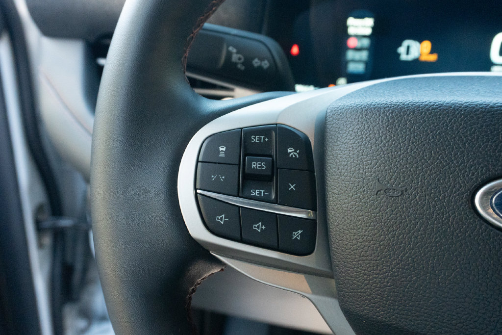 Used 2025 Ford Explorer Active RWD image 23
