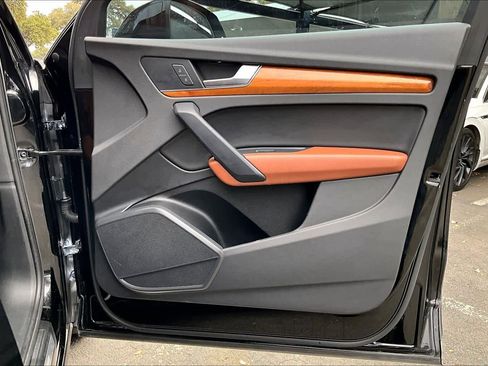 Used 2021 Audi Q5 Premium w/ Convenience Package image 22