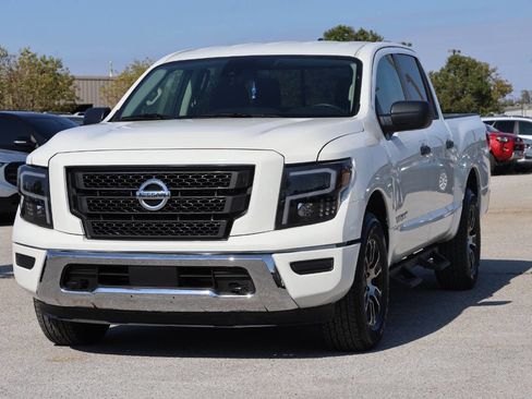 Used 2024 Nissan Titan SV image 6