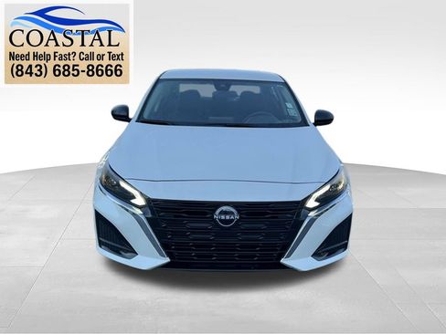Used 2024 Nissan Altima 2.5 SV FWD image 2
