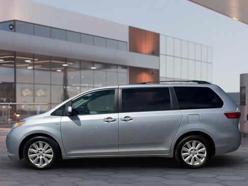 Used 2017 Toyota Sienna LE AWD/4WD image 4