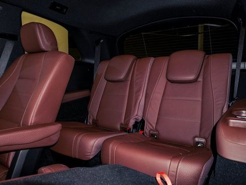 Used 2024 Mercedes-Benz GLS 450 4MATIC image 19