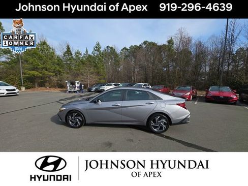 Certified 2025 Hyundai Elantra Sport image 18