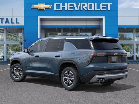 Used 2026 Chevrolet Traverse LT w/ Driver Confidence Package FWD image 3