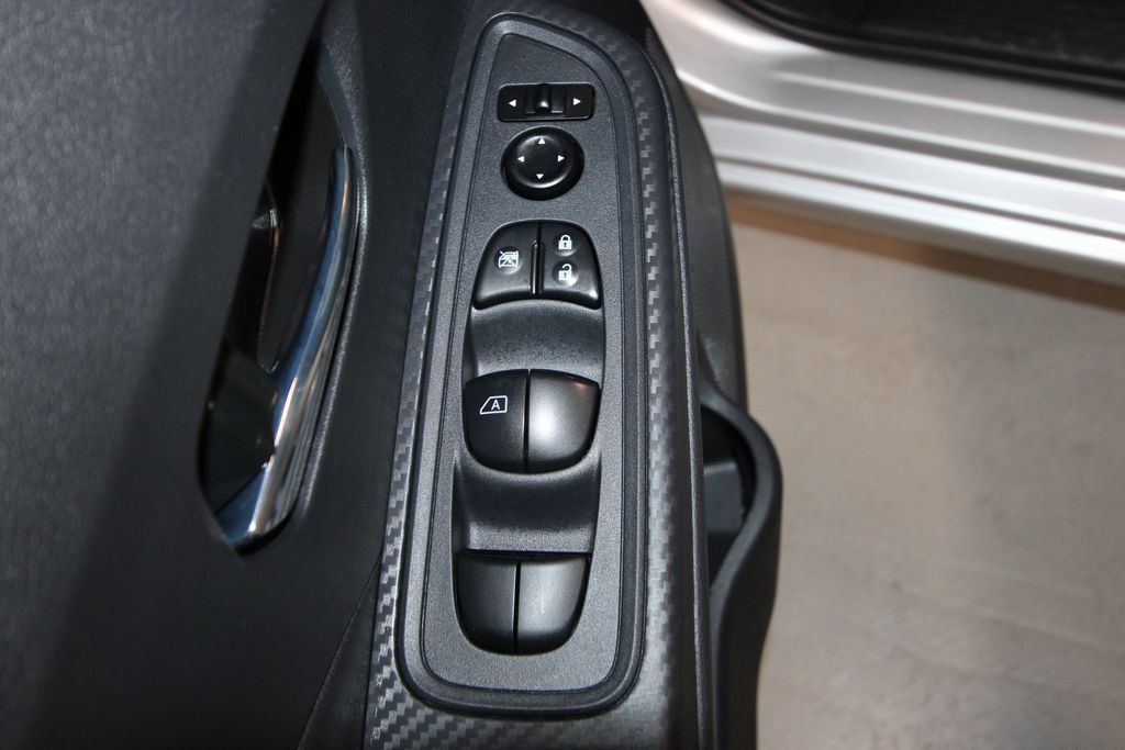 Used 2025 Nissan Versa SV FWD image 6