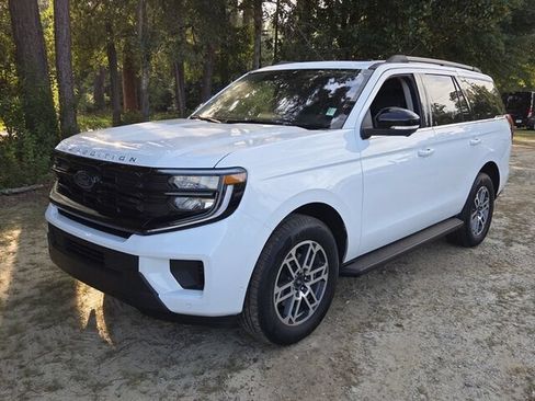 Used 2025 Ford Expedition Active RWD image 4