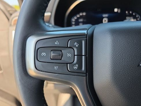 Used 2022 Chevrolet Tahoe Z71 w/ Luxury Package AWD/4WD image 22