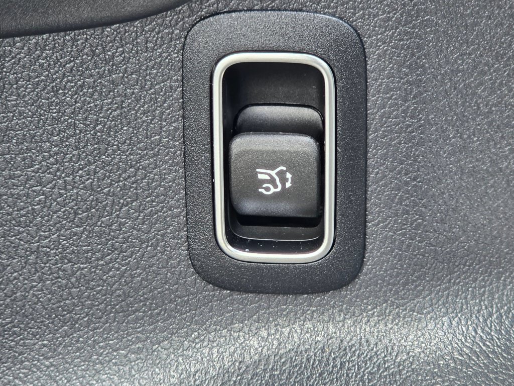 Used 2025 Mercedes-Benz GLA 250 4MATIC image 38