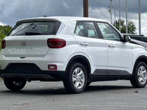 New 2026 Hyundai Venue SE FWD image 4