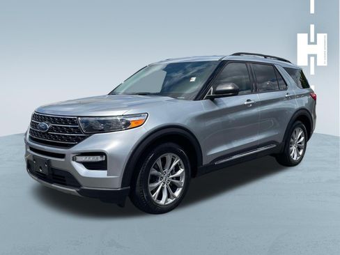 Used 2024 Ford Explorer XLT w/ Equipment Group 202A RWD image 3
