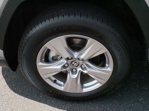 Certified 2025 Toyota RAV4 XLE AWD/4WD image 15