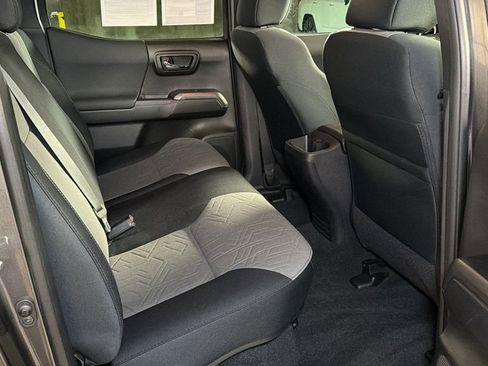 Used 2021 Toyota Tacoma TRD Sport w/ Technology Package image 12