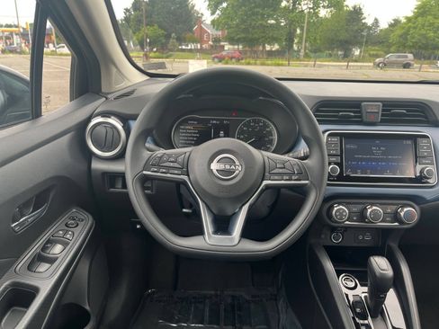 Used 2025 Nissan Versa SV FWD image 33