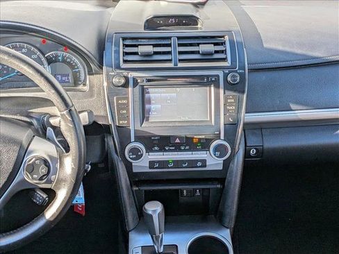 Used 2014 Toyota Camry SE image 12