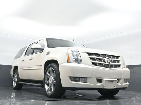 Used 2014 Cadillac Escalade ESV Premium image 5