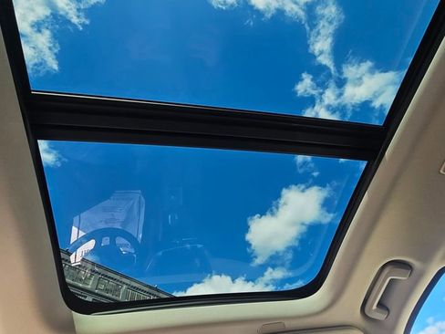 Certified 2025 Volvo XC90 T8 Plus w/ Protection Package Premier image 24