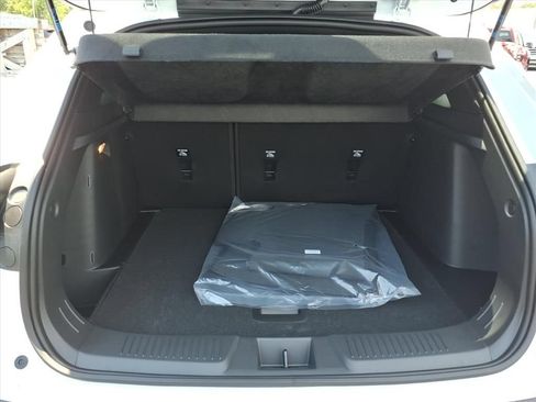 New 2026 Chevrolet Trax RS w/ Sunroof Package FWD image 15