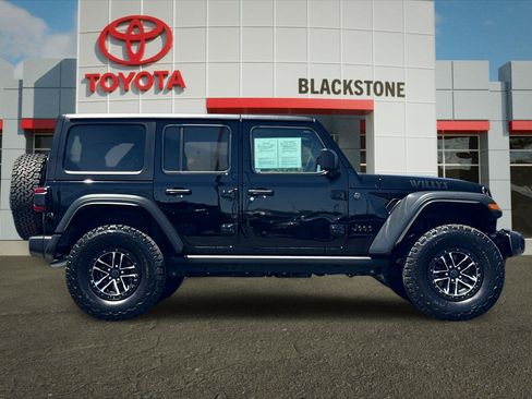 Used 2025 Jeep Wrangler Unlimited Sport AWD/4WD image 2