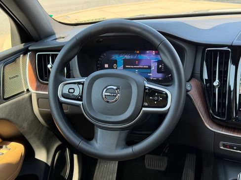 Certified 2023 Volvo XC60 B5 Ultimate w/ Climate Package AWD/4WD image 23