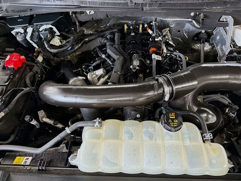 Used 2024 Ford Expedition Limited AWD/4WD image 32