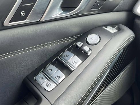 Used 2023 BMW X7 M60i w/ Executive Package image 40
