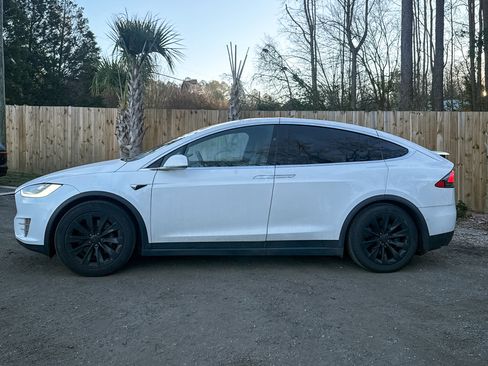 Used 2019 Tesla Model X 75D image 5