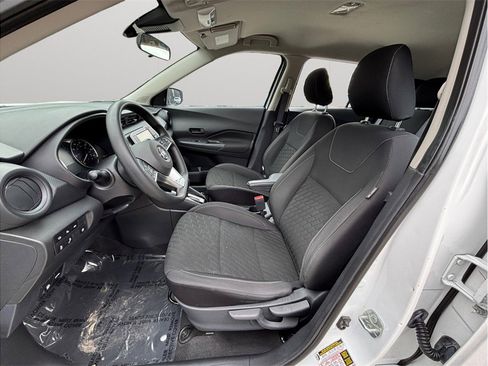 Used 2021 Nissan Kicks S FWD image 2