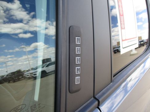 Used 2022 Ford Maverick Lariat w/ Lariat Luxury Package FWD image 14