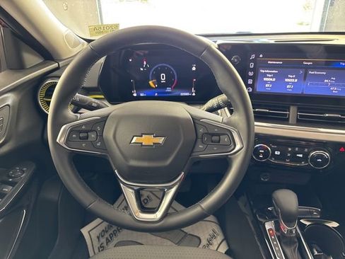 Used 2024 Chevrolet Trax LT w/ Driver Confidence Package FWD image 10