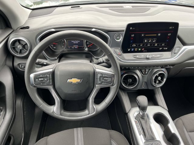 Used 2025 Chevrolet Blazer LT AWD/4WD image 12
