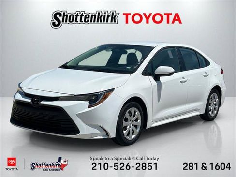 Certified 2025 Toyota Corolla LE FWD image 1