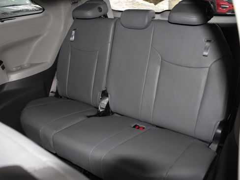 Certified 2023 Toyota Sienna Limited image 19