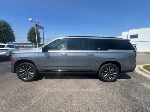 Used 2023 Cadillac Escalade ESV Sport w/ Touring Package AWD/4WD image 9