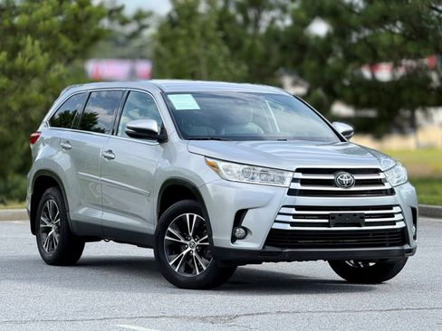 Used 2019 Toyota Highlander Plus w/ Protection Package #3 AWD/4WD image 13