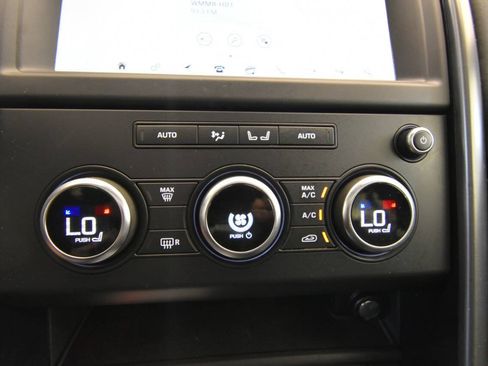 Used 2020 Land Rover Discovery Landmark AWD/4WD image 24