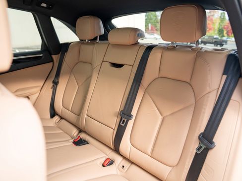 Used 2025 Porsche Macan image 24