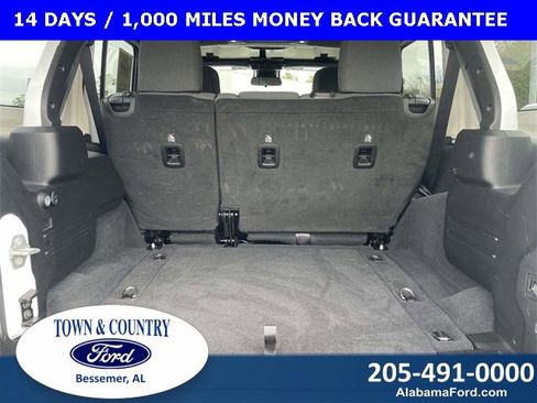 Used 2025 Jeep Wrangler Sahara image 11